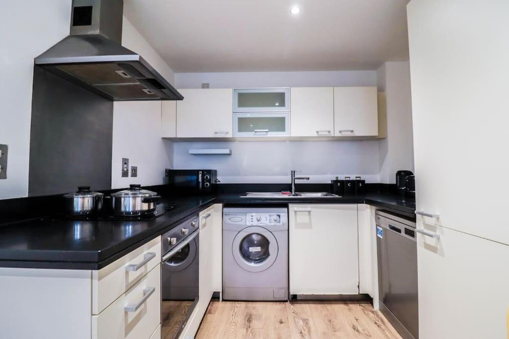 Canary Wharf-10% Discount-Fibre Wifi-5Mins To Tube Apartment London Exterior photo